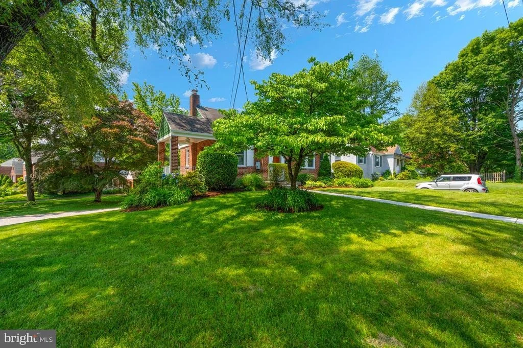Photo of 6 E HAMILTON AVENUE