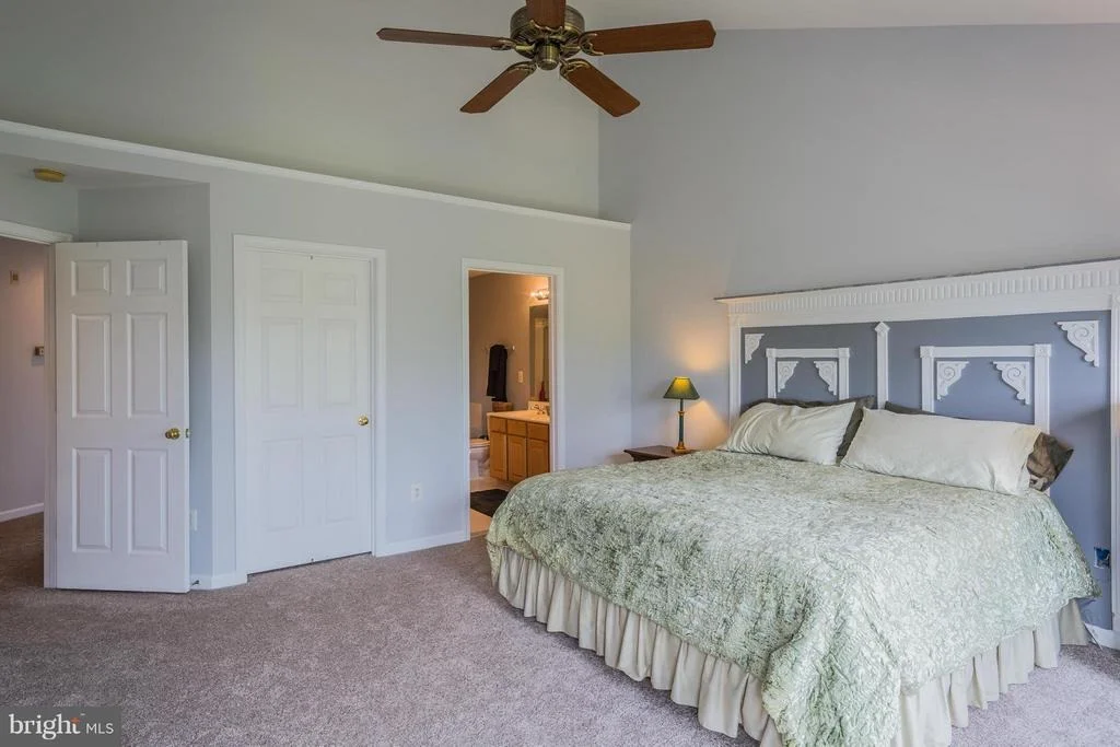 Photo of Unit 2128 at 1908 CRESCENT PARK DRIVE