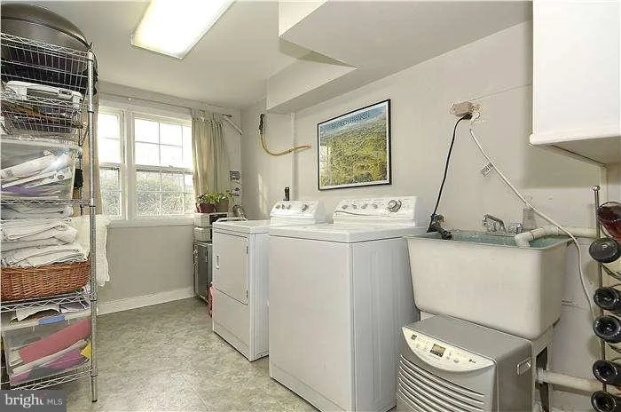 Photo of 1130 CAMERON ROAD