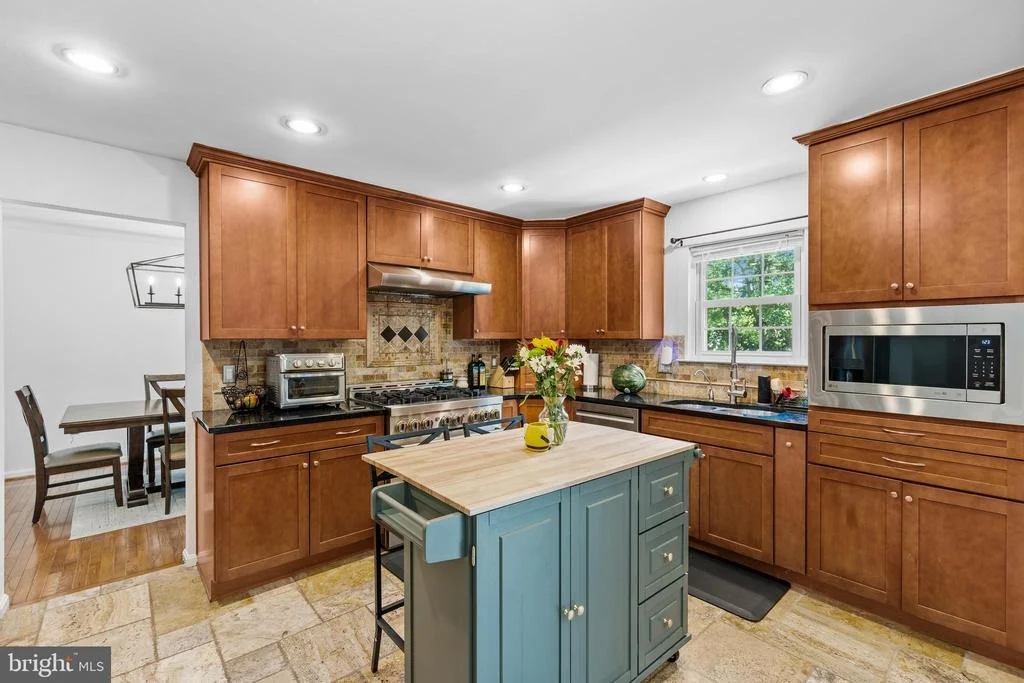 Photo of 316 SILVER RIDGE DRIVE