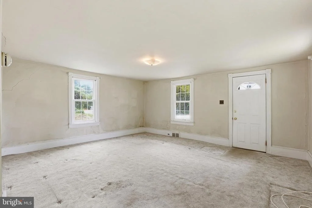 Photo of 523 HAY ROAD
