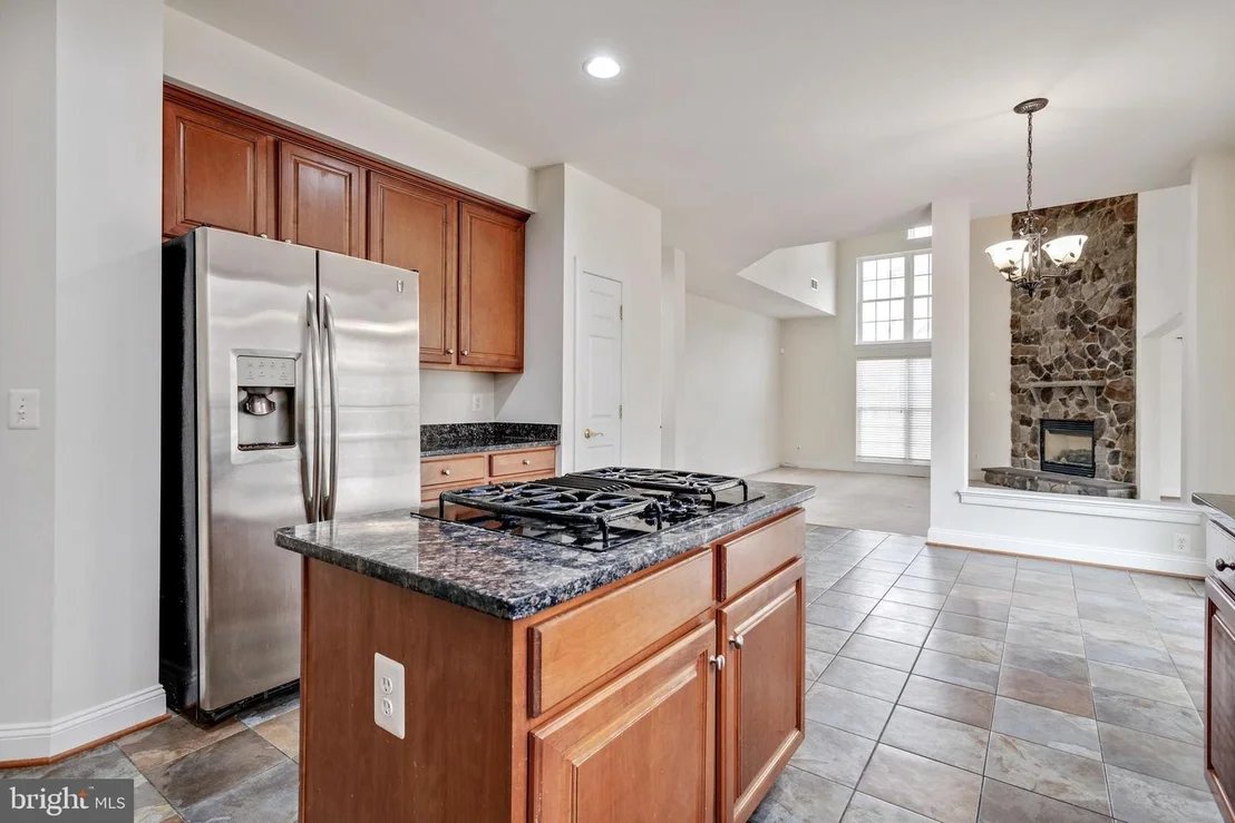 Photo of 19237 POTOMAC CREST DRIVE