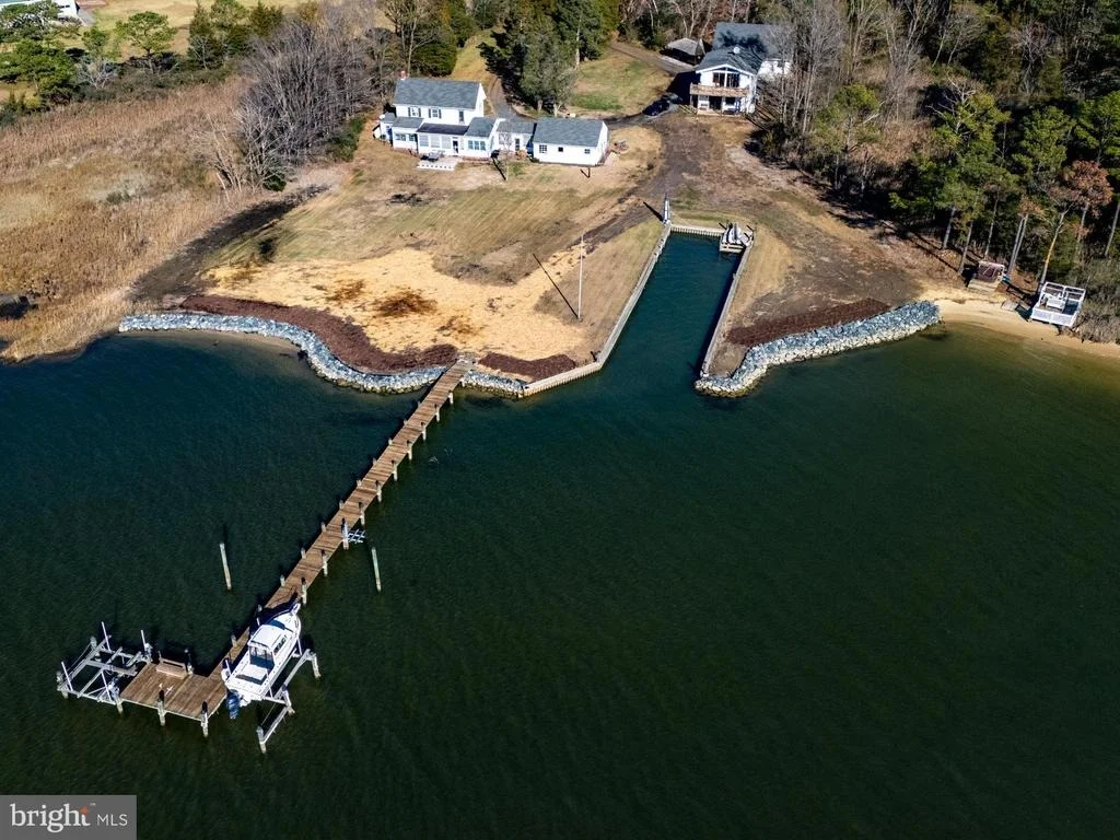 Photo of 1308 TOWN POINT ROAD