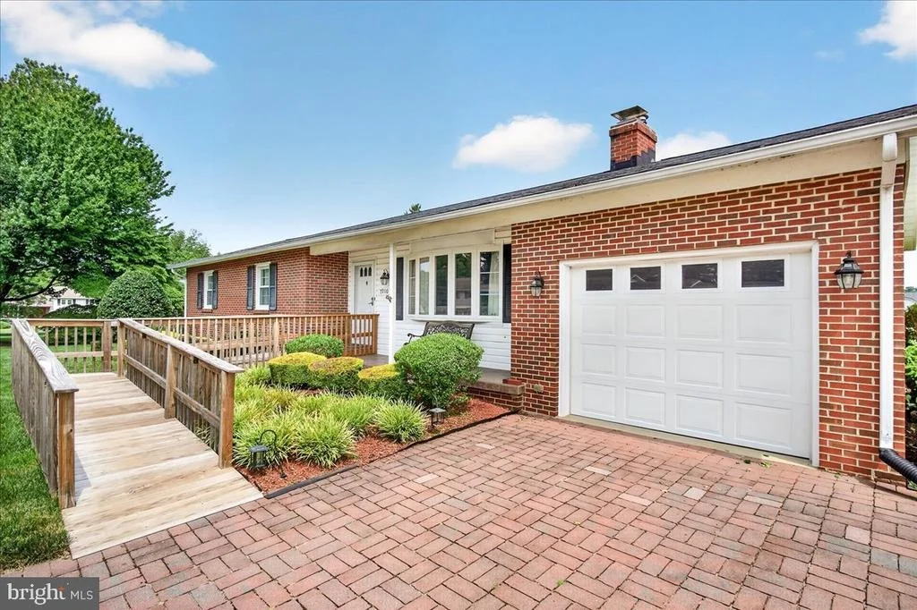 Photo of 7910 EDGEWOOD FARM ROAD