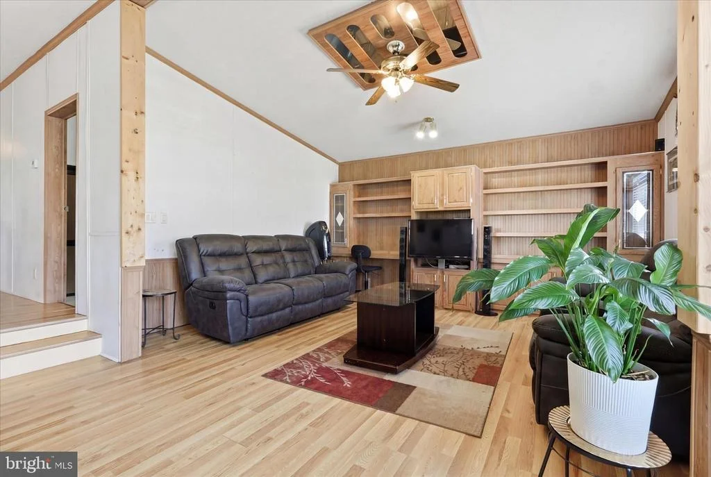 Photo of 11125 LAKESIDE DRIVE