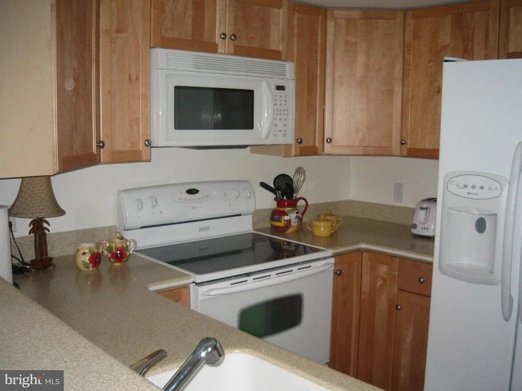 Photo of Unit 708 at 8501 BAYSIDE ROAD