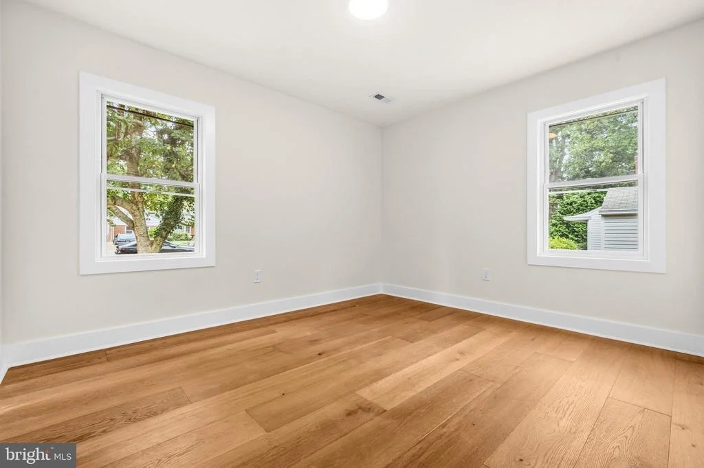 Photo of 703 NORTHWEST DRIVE
