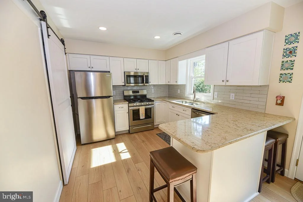 Photo of 956 LAKE VIEW DRIVE