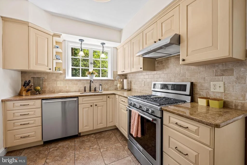 Photo of 330 BROADMOOR ROAD