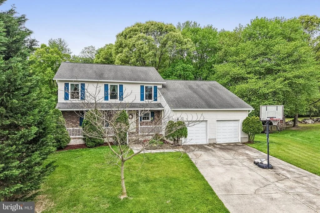 Photo of 592 EASON DRIVE