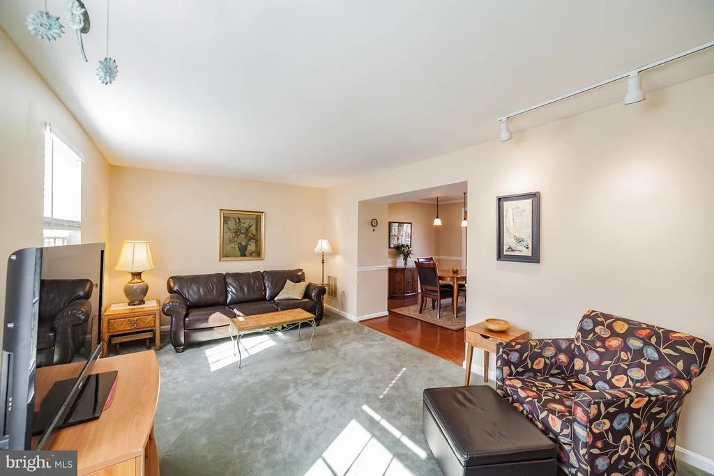 Photo of 8917 ROUNDLEAF WAY