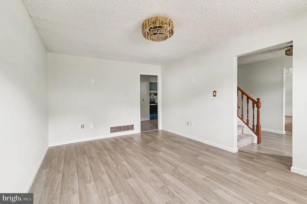 Photo of 737 FOX CHASE CIRCLE