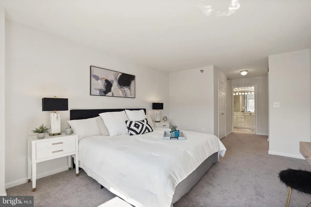Photo of Unit 306 at 14801 PENNFIELD CIRCLE