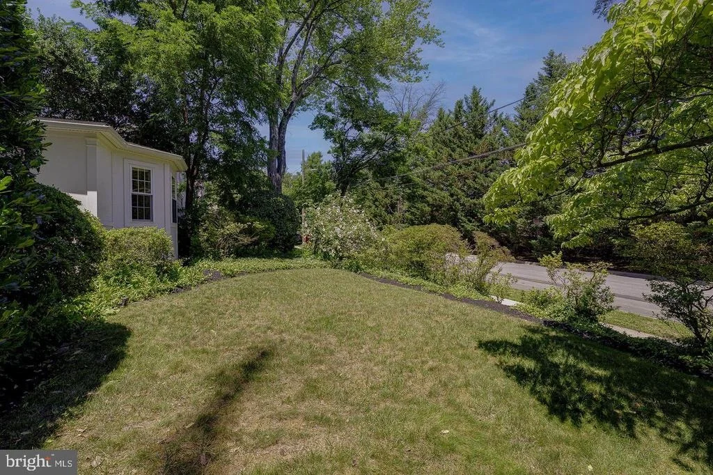 Photo of 3905 LAIRD PLACE
