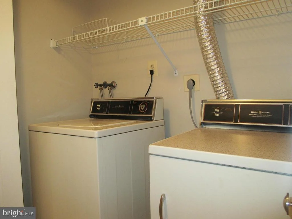 Photo of Unit G at 810 STRATFORD WAY