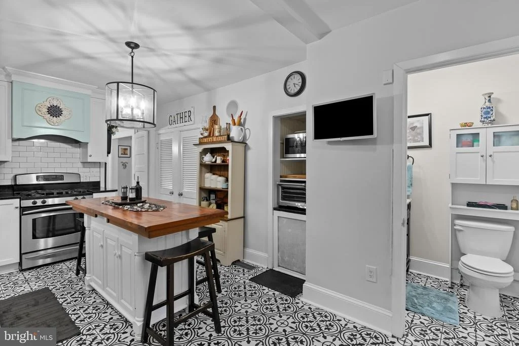 Photo of 1804 FAIRBANK ROAD