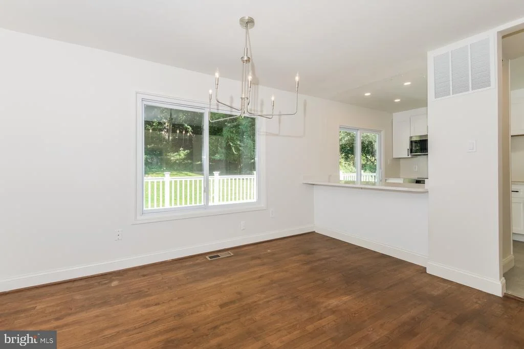 Photo of 10103 MEREDITH AVENUE