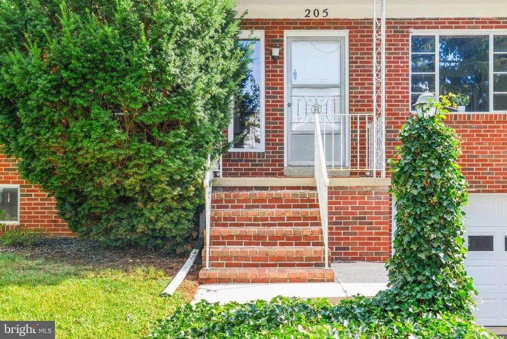 Photo of 205 FRANKLIN STREET