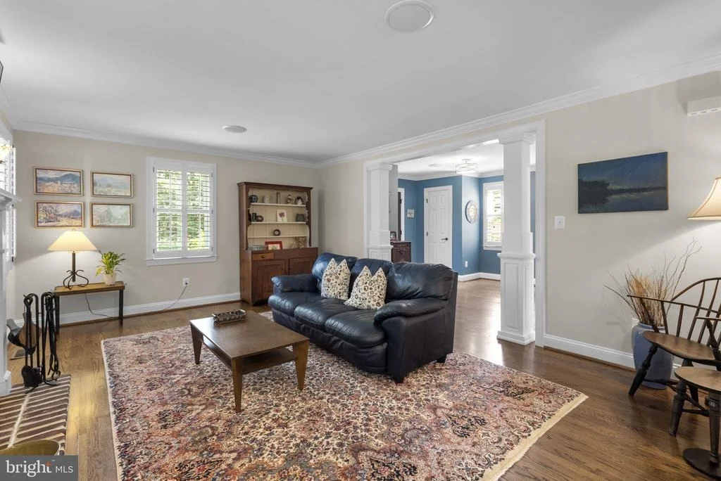 Photo of 710 WOODSIDE PARKWAY