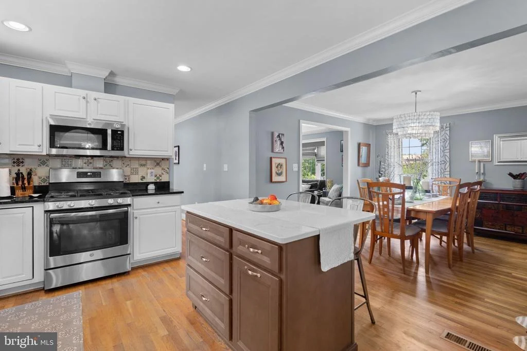 Photo of 4117 QUEEN MARY DRIVE
