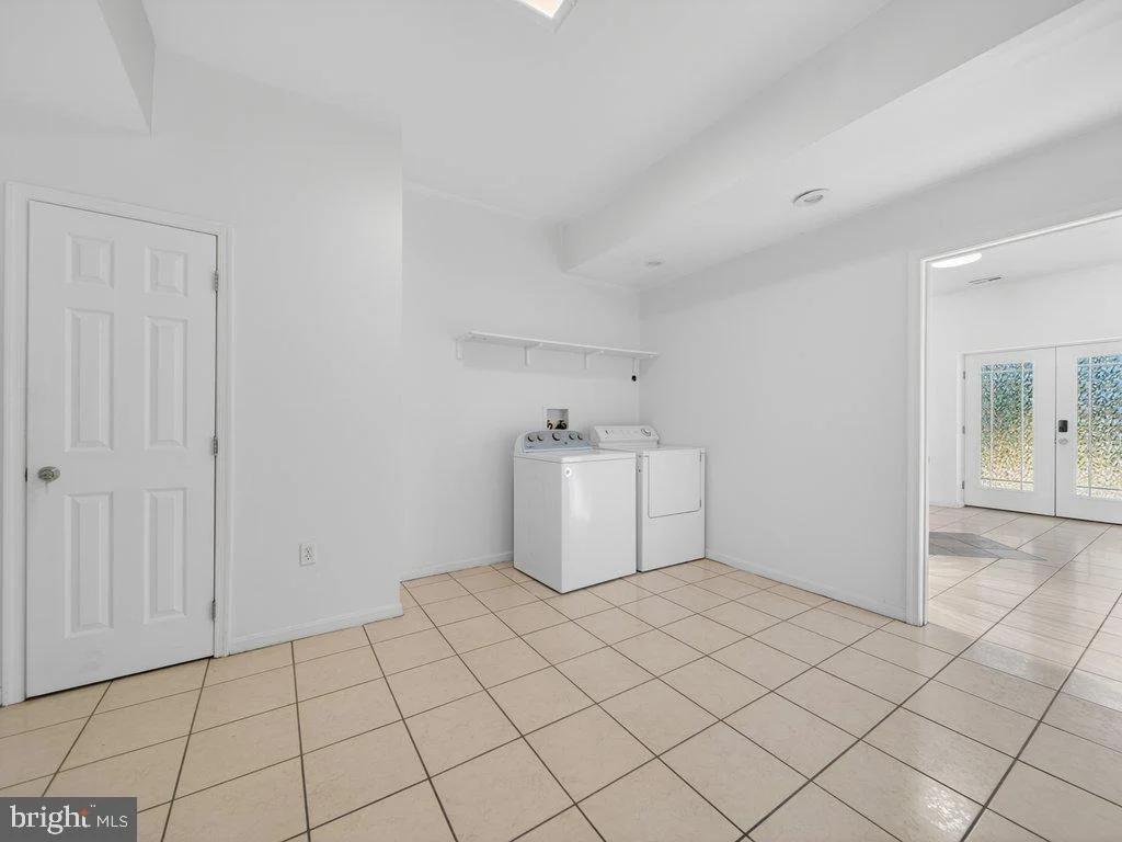 Photo of 9290 BAKER STREET