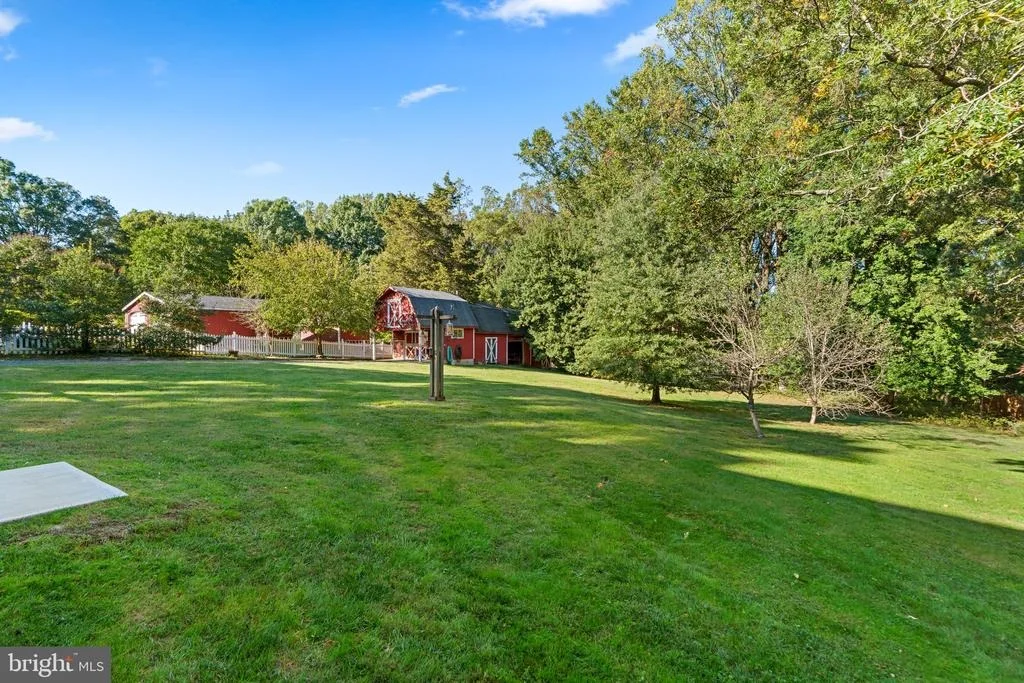 Photo of 7908 BROOKLYN BRIDGE ROAD