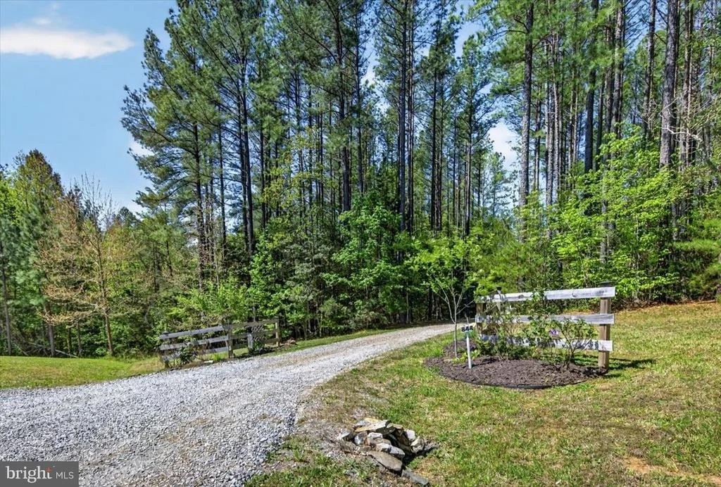 Photo of 844 MANCHESTER ROAD