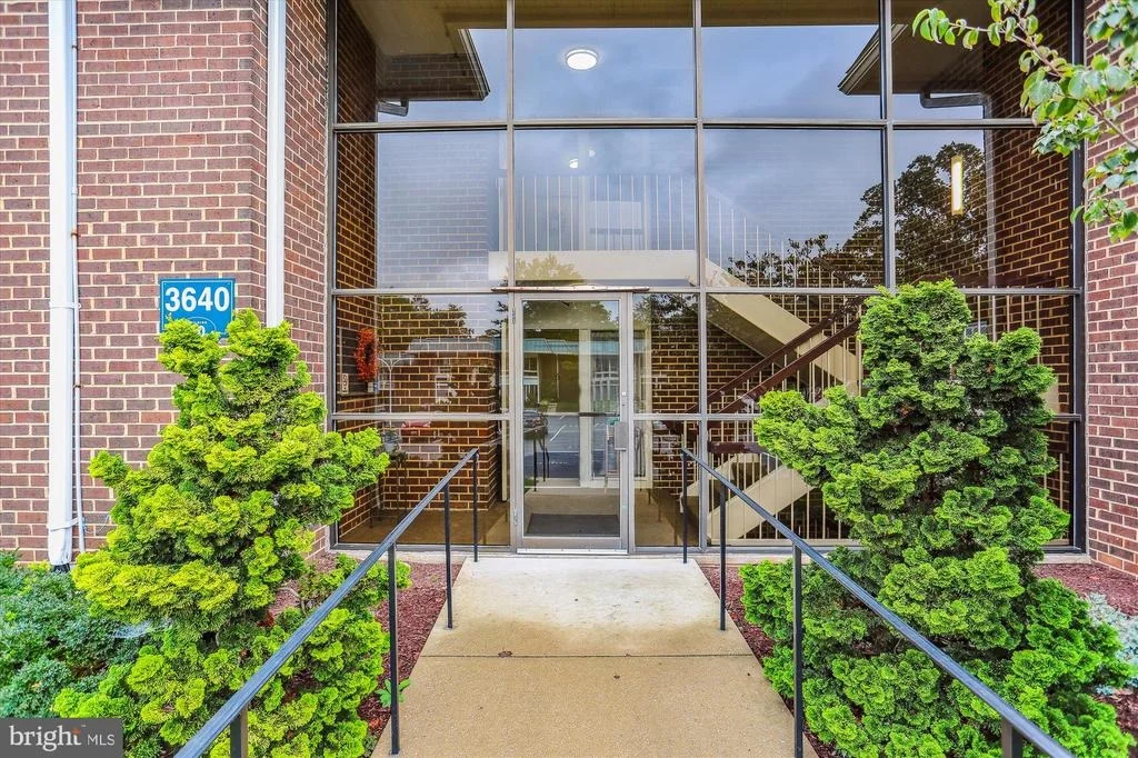 Photo of Unit 102D at 3640 GLENEAGLES DRIVE