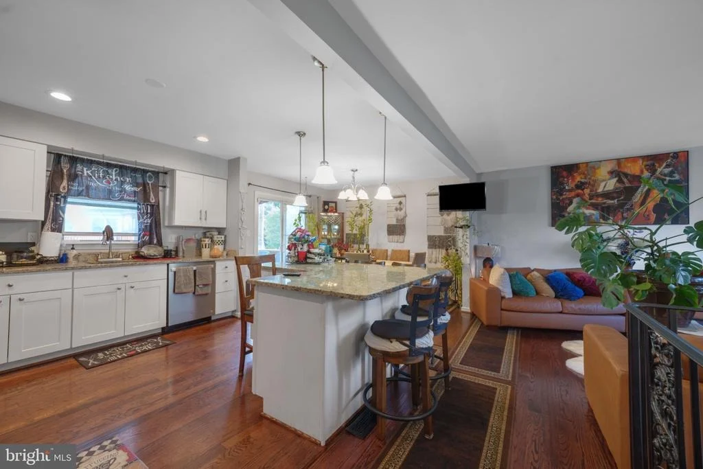 Photo of 8916 TRUBADOR DRIVE