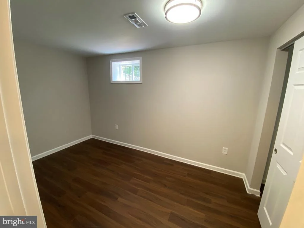 Photo of 6002 MIDDLETON LANE
