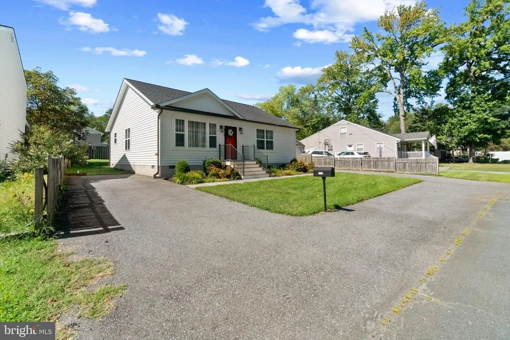 Photo of 1724 TACOMA ROAD