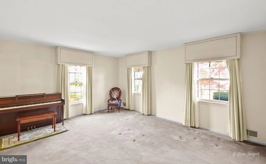 Photo of 202 MEADOWDALE LANE
