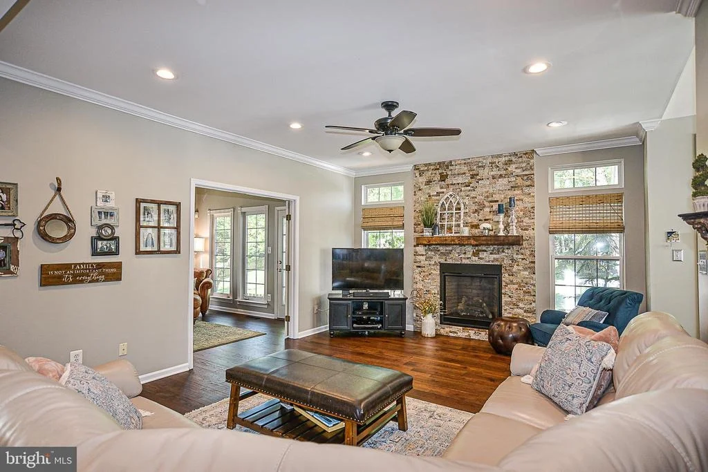 Photo of 26139 MURREY DRIVE