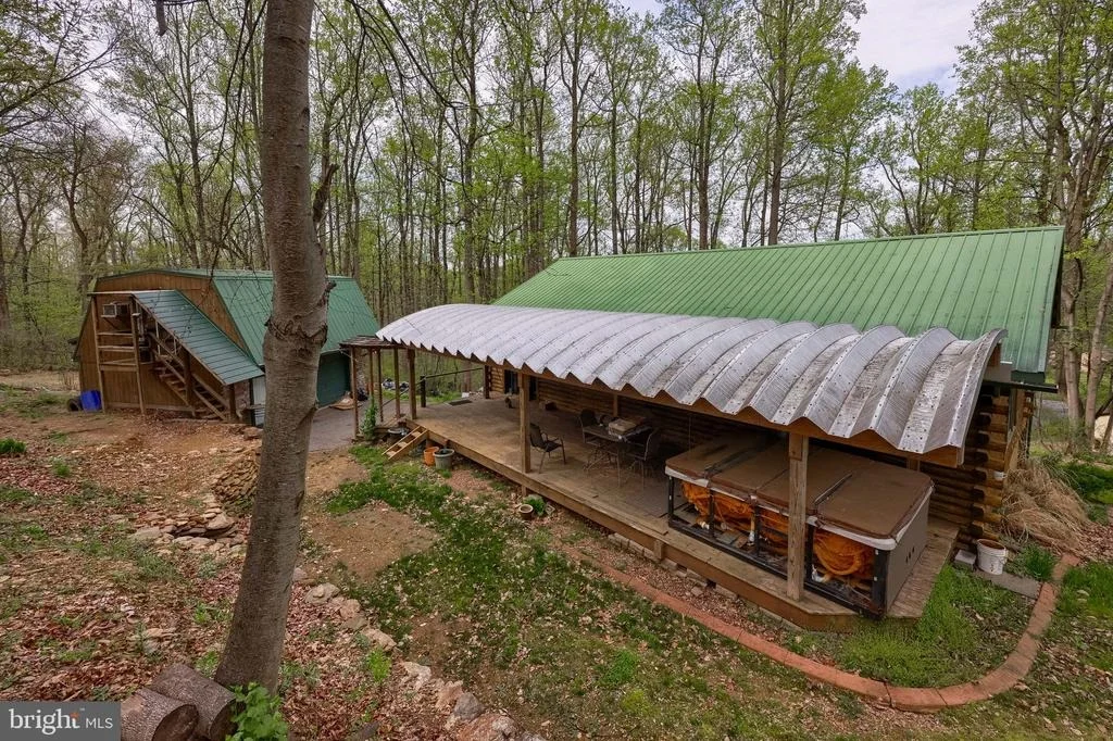 Photo of 171 FOX HOLLOW ROAD
