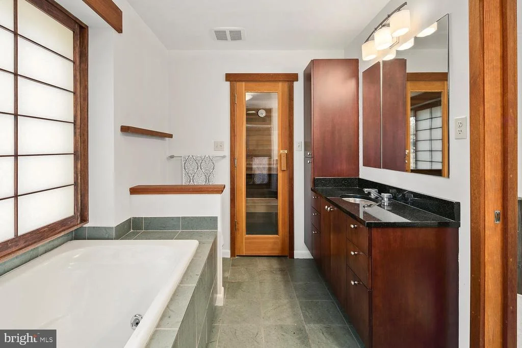 Photo of 1613 FOREST LANE