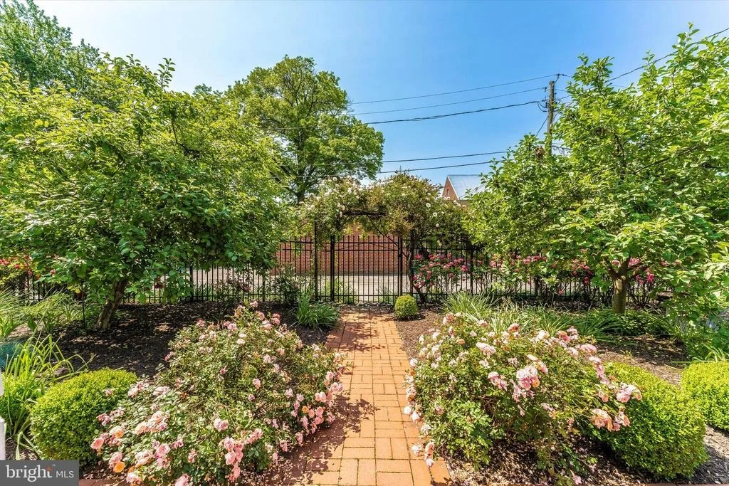 Photo of 402 W 2ND STREET