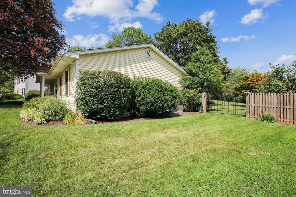 Photo of 15225 CENTERGATE DRIVE