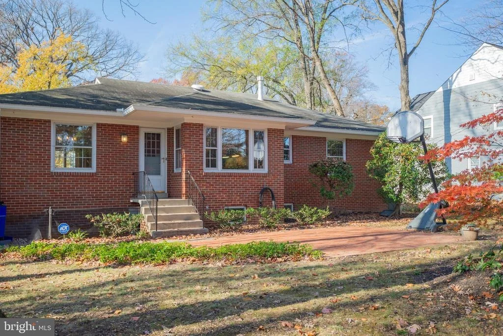 Photo of 10207 LARISTON LANE