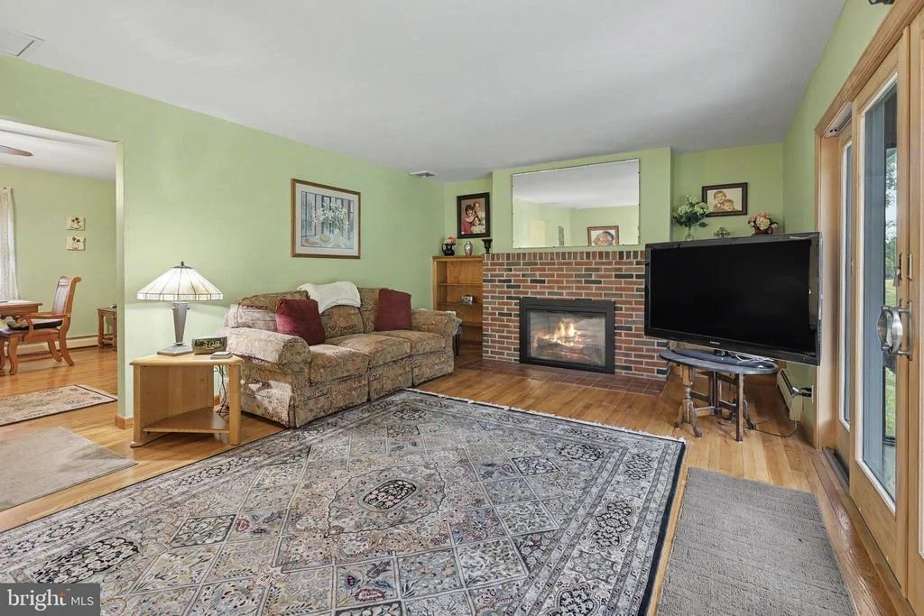 Photo of 2048 BUSTLETON ROAD