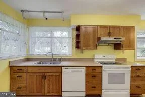 Photo of 321 SOUTHWEST DRIVE
