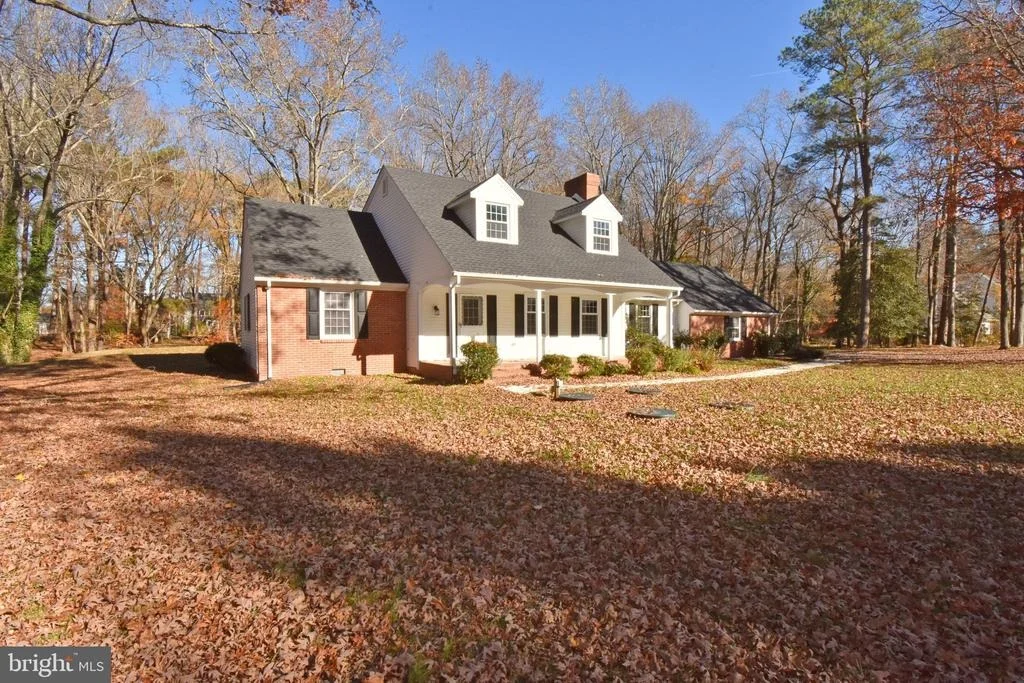 Photo of 4011 GROSSE POINT DRIVE