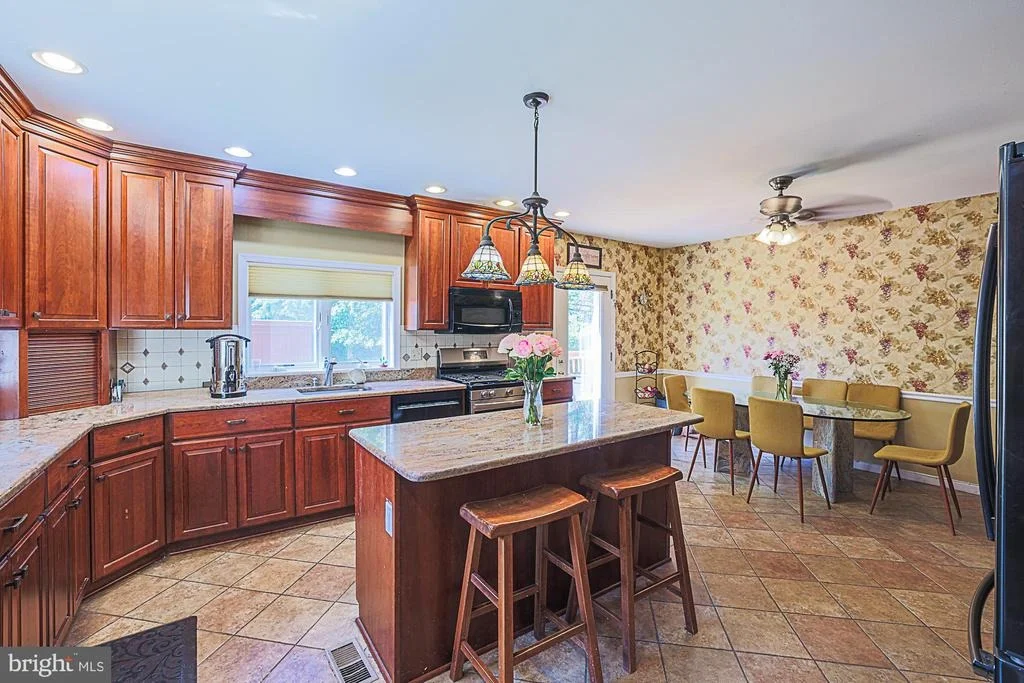 Photo of 3910 LABYRINTH ROAD