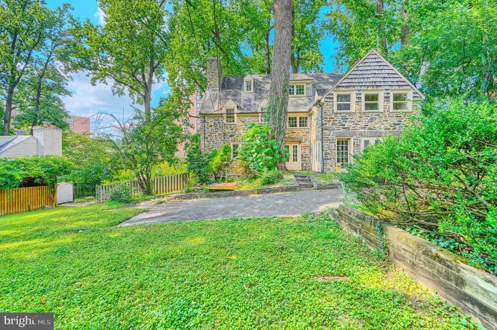 Photo of 15 W COLD SPRING LANE