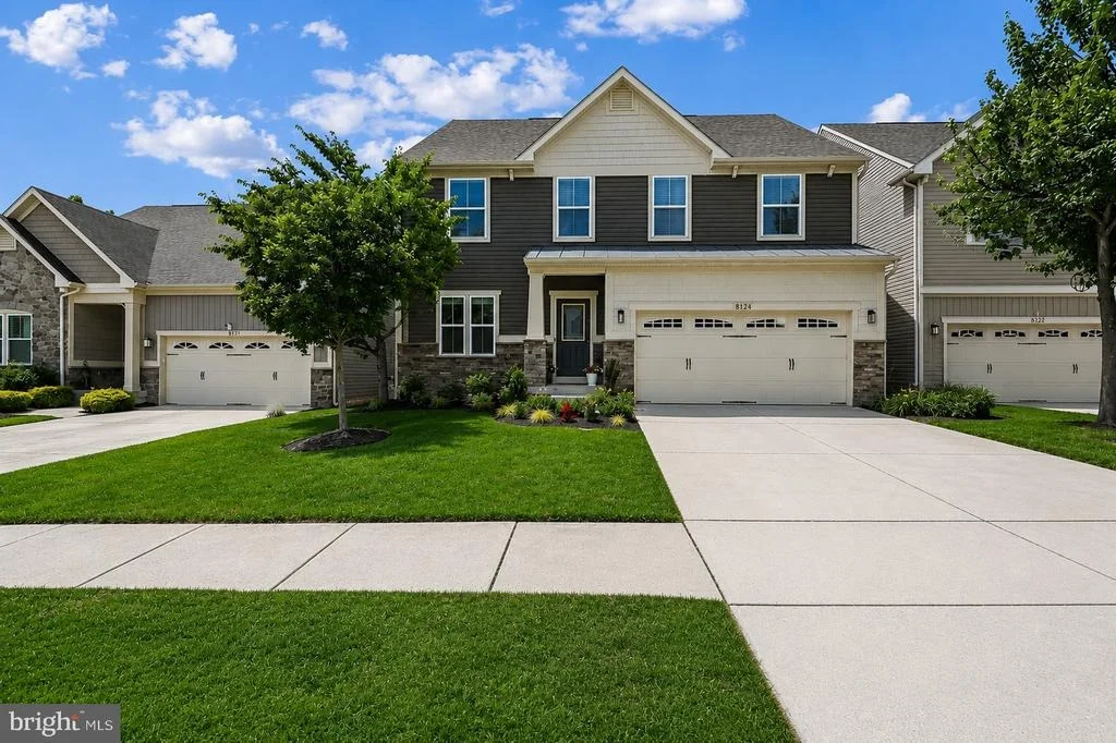 Photo of 8124 MEADOWGATE CIRCLE