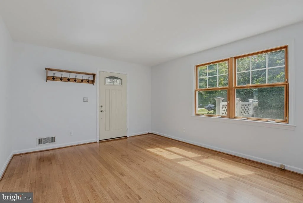 Photo of 717 MAPLETON ROAD