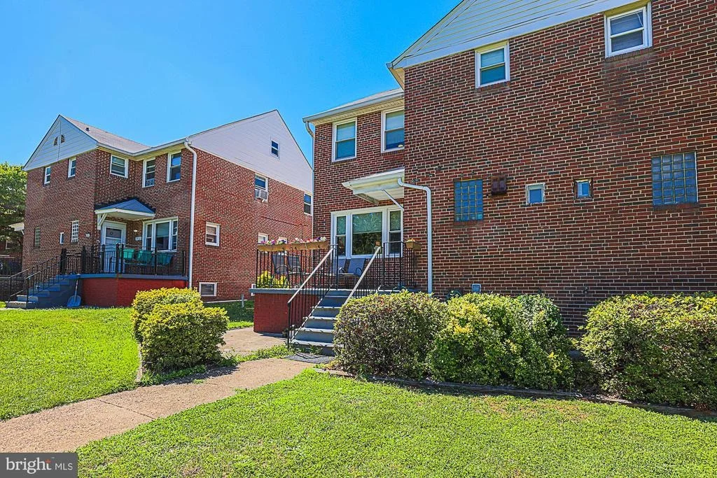 Photo of 3910 LABYRINTH ROAD