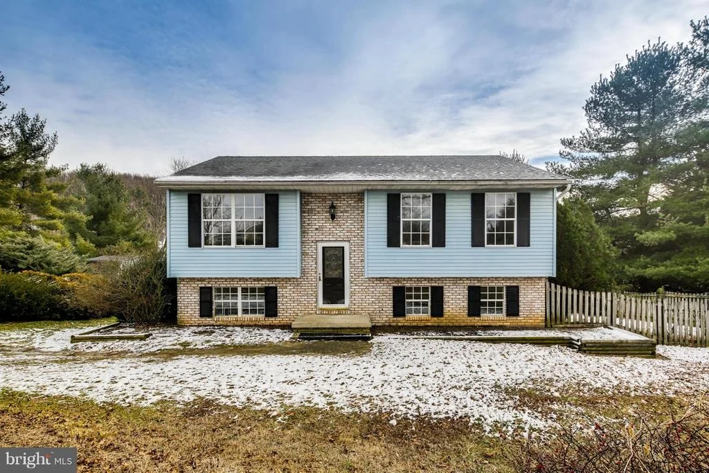 Photo of 1596 SMILEY DRIVE