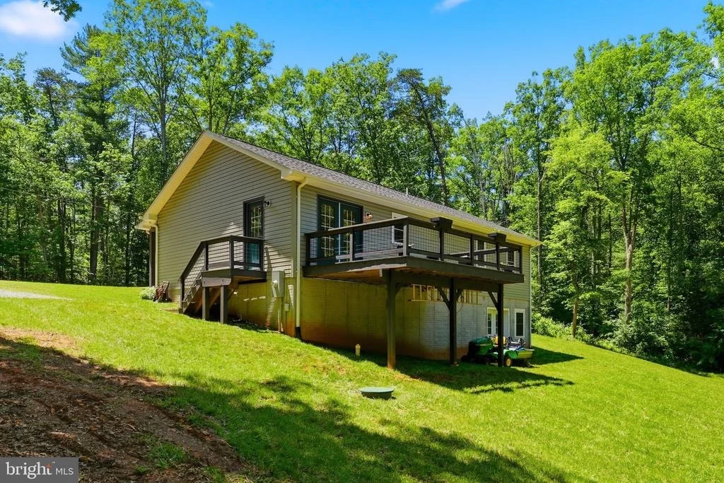 Photo of 898 SEVILLE RD.