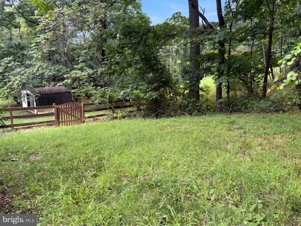 Photo of 542 JONATHAN ROAD