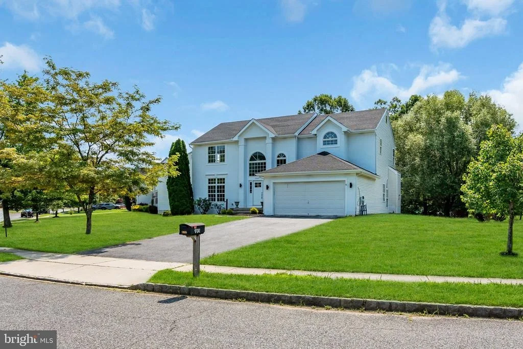 Photo of 1055 HUNTINGDON DRIVE